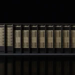 Fileira de racks da plataforma Rubin sobre fundo preto