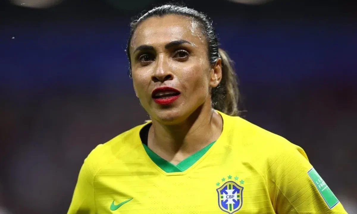 Marta com a camisa da Seleção Brasileira durante partida