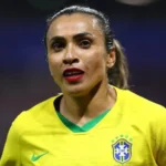 Marta com a camisa da Seleção Brasileira durante partida
