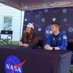 A secretária de Agricultura dos EUA, Brooke Rollins, à esquerda, e o administrador da NASA, Jared Isaacman, assinaram um Memorando de Entendimento para avançar a agricultura e a ciência da Terra durante um evento na Universidade do Alabama, em Tuscaloosa, no sábado, 24 de outubro.