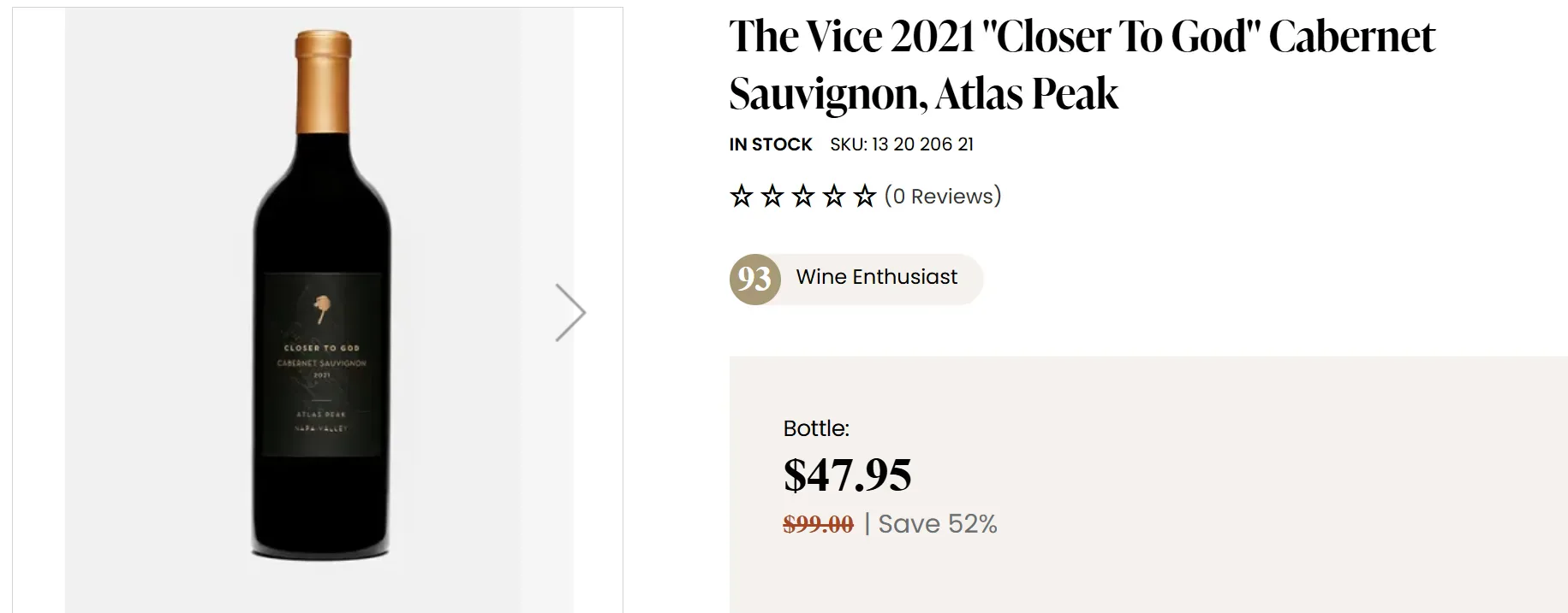 Garrafa de vinho tinto Cabernet Sauvignon da safra 2021 de produtor californiano com rótulo preto e tampa dourada exibida em página de loja online